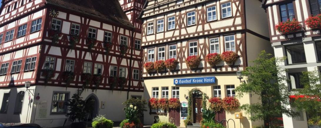 Das Bild zeigt das Hotel Krone in Oettingen.