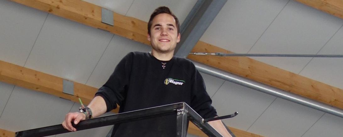 Das Bild zeigt Sieger Marvin Rehklau auf seinem Arbeitspodest.