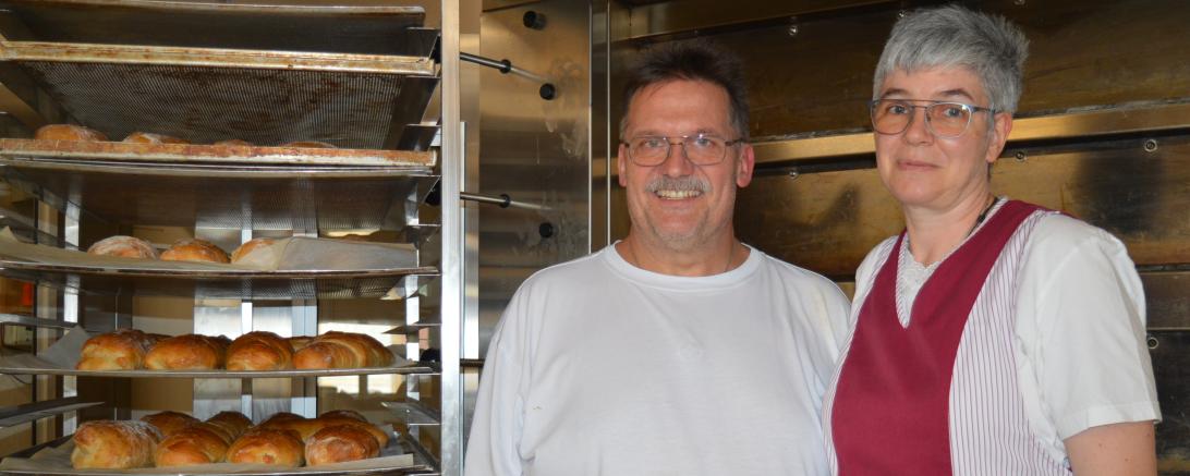 Das Bild zeigt das Ehepaar Heinrich in der Backstube. 