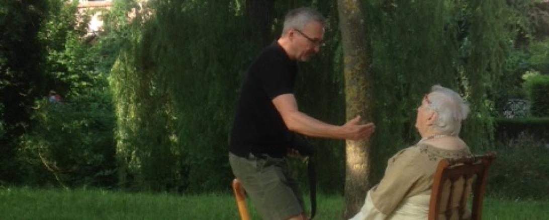 Zu sehen ist ein Ausschnitt aus dem Fotoshooting für den Seniorenkalender