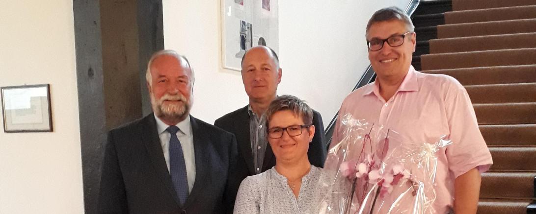 Auf dem Bild zu sehen (v.l.n.r.) Oberbürgermeister Faul, Armin Romano, Elke Zöllner und Jürgen Landgraf