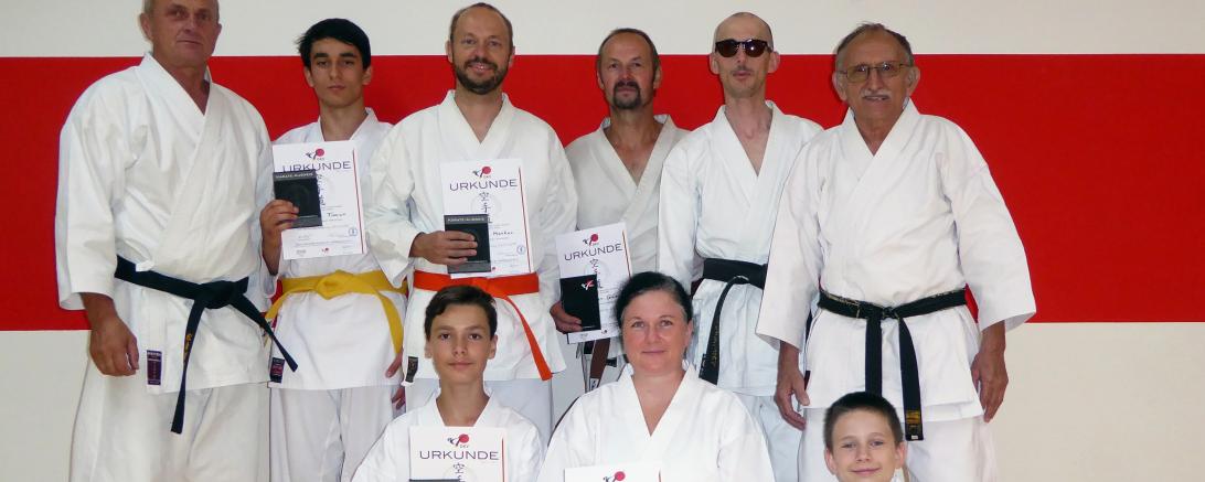 Auf dem Bild (oben,v.l.n.r.) Co-Trainer Rudi Gottwald, Timur Bachbauer, Markus Geiß, Georg Lechner, Co-Trainer Rene Steinhübel, Trainer Lothar Kreutner (unten, v.l.n.r): Maros Mikus, Aniko Trollmann, Matthias Trollmann