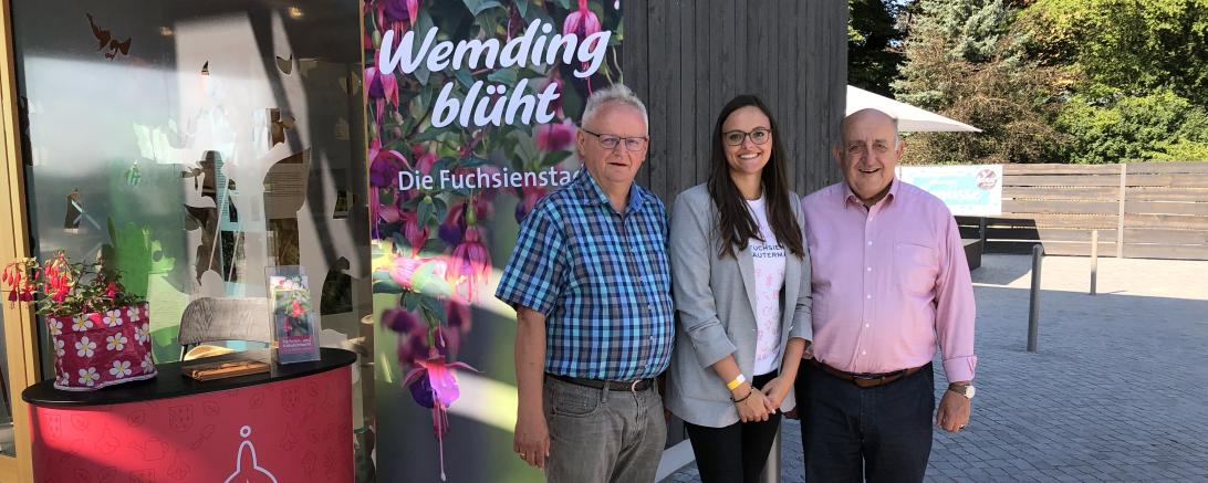 Auf dem Bild zu sehen: Tourismusleiterin Judith Strohhofer mit 2. Bürgermeister Johann Roßkopf und 3. Bürgermeister Gottfried Hänsel.