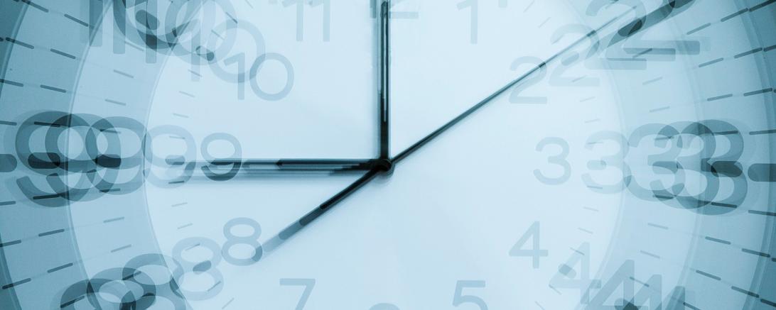 Auf dem Bild zu sehen eine symbolische Uhr zum Thema Überstunden