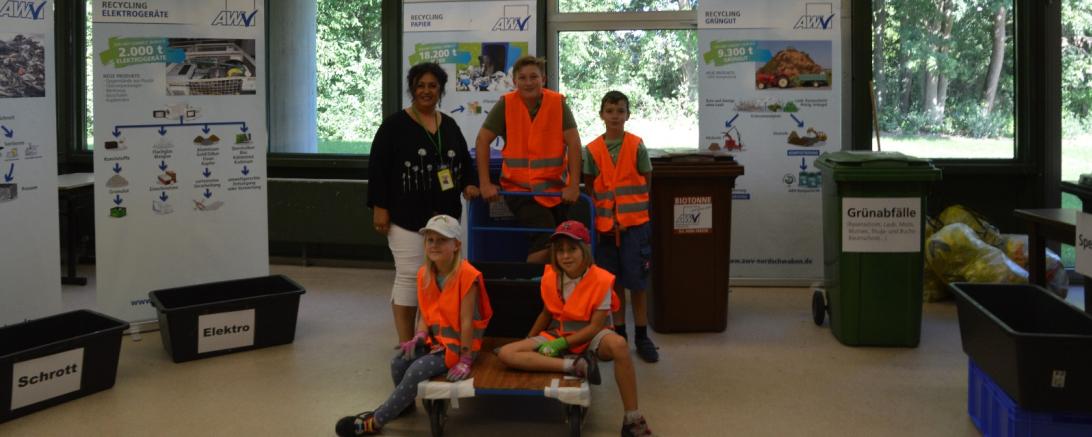 Auf dem Bild zu sehen sind Teilnehmer der Spielstadt Donauries mit Unterstützung des AWV