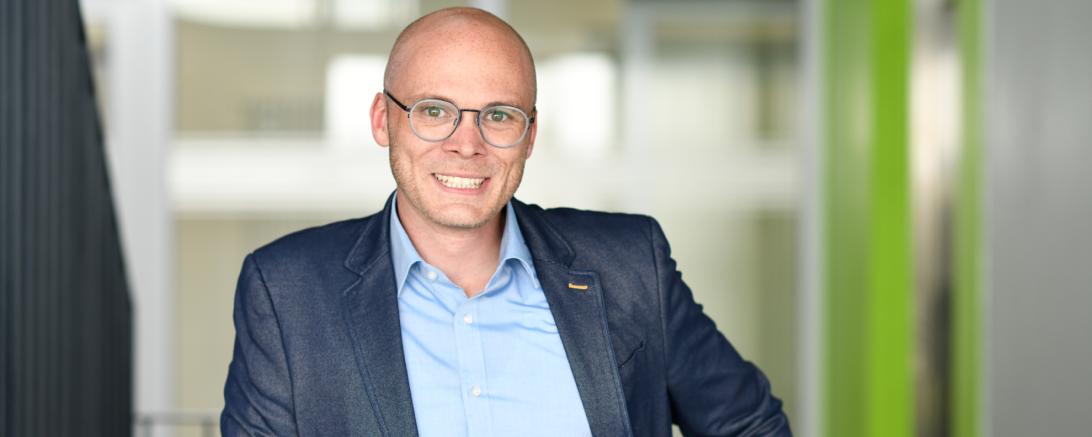 Zu sehen ist Dr. Fabian Mehring