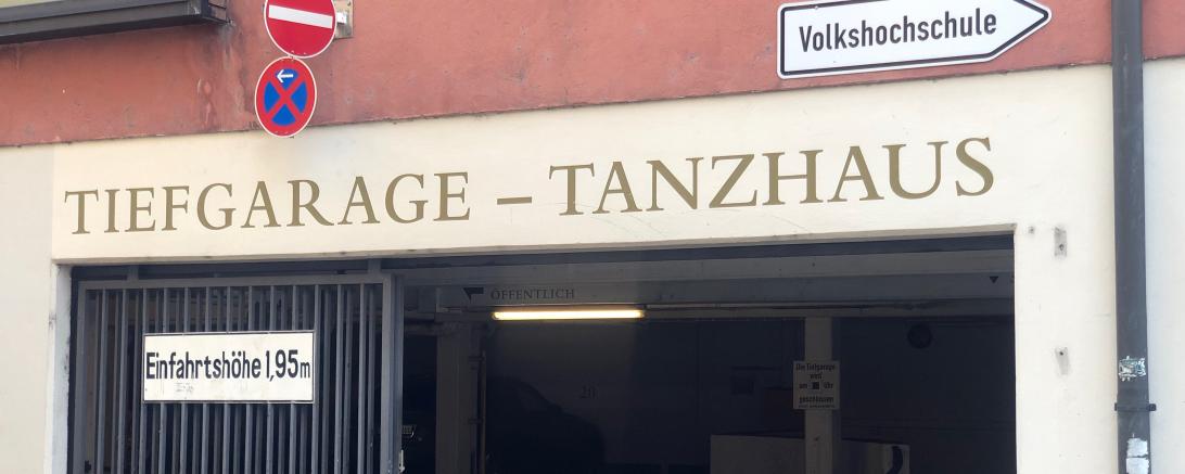 Einfahrt zur Tiefgarage im Tanzhaus 