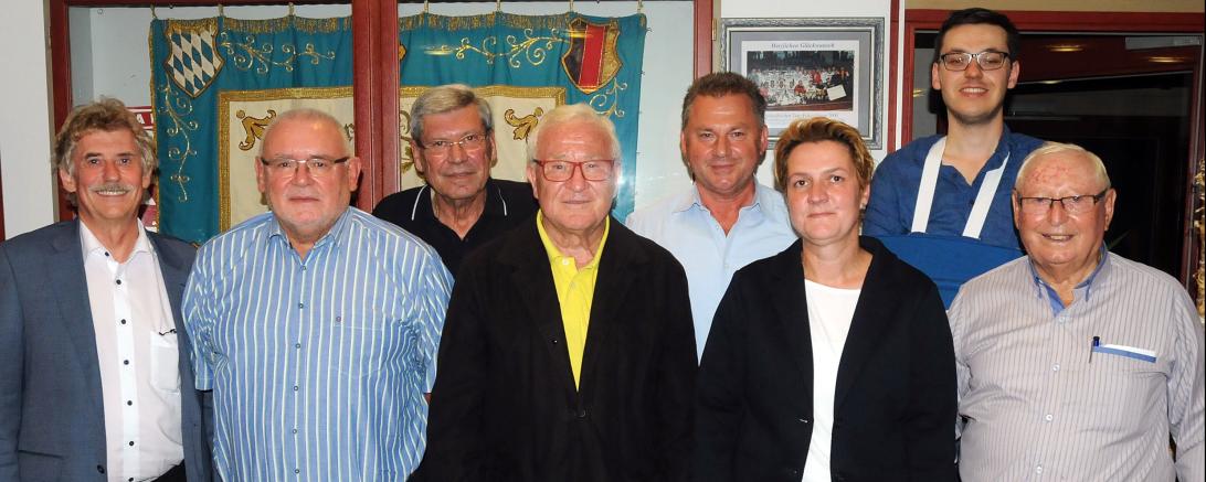 V.l.n.r.: 1. Bürgermeister der Stadt Rain Herr Gerhard Martin, 1. Vorstand Josef Meier, Ehrenvorstand Erhard Sandmeier, Ehrenvorstand Anton Fuchs, Hauptkassier Erich Hopf, Hauptschriftführerin Anett Hantschke-Neumann, 2. Vorstand Sebastian Segnitzer, Ehrenschriftführer Werner Nürnberger