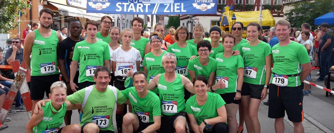 Auf dem Bild ist zu sehen, der Lauftreff des TSV Nördlingen bei der Teilnahme am Stadtlauf 
