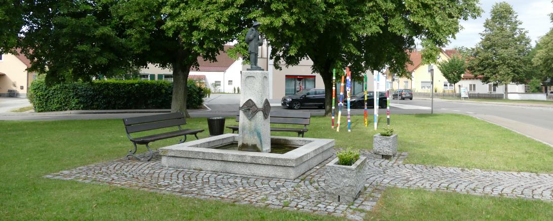 Der Zehentplatz in der Ortsmitte. 