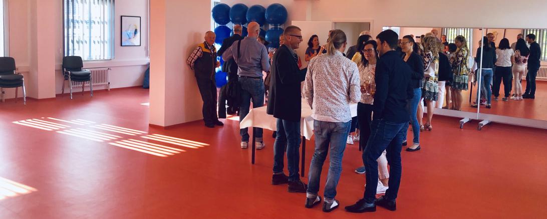 Das Bild zeigt das neue Bewegungsstudio am Tag der Übergabe.