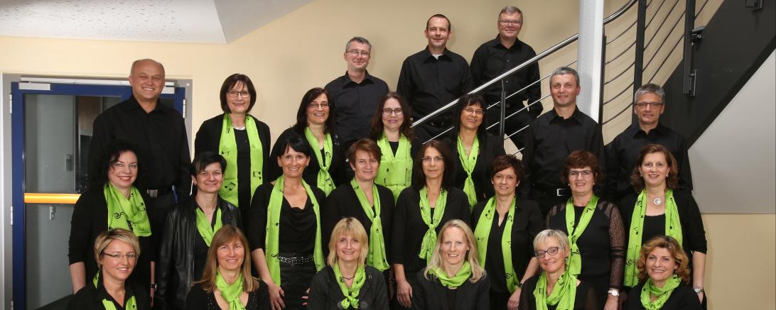 Das Bild zeigt die beiden Chöre aus dem Ostalbkreis singen in der Nördlingen St. Salvatorkirche