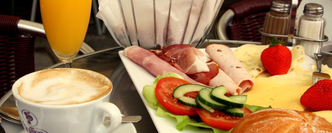 Das Bild zeigt ein Frühstück
