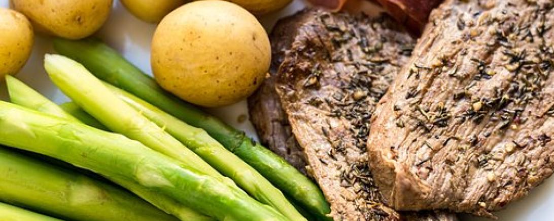 Das Bild zeigt eine gesunde Mahlzeit