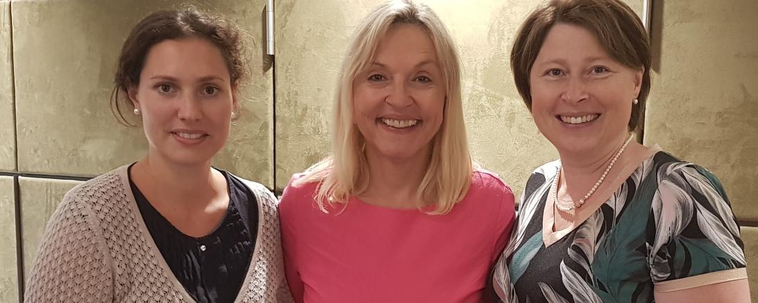 Auf dem Bild zu sehen sind von links: Dr. Martina Achzet (Tapfheim), Dr. Beate Merk MdL FU Bezirksvorsitzende und Claudia Marb. 