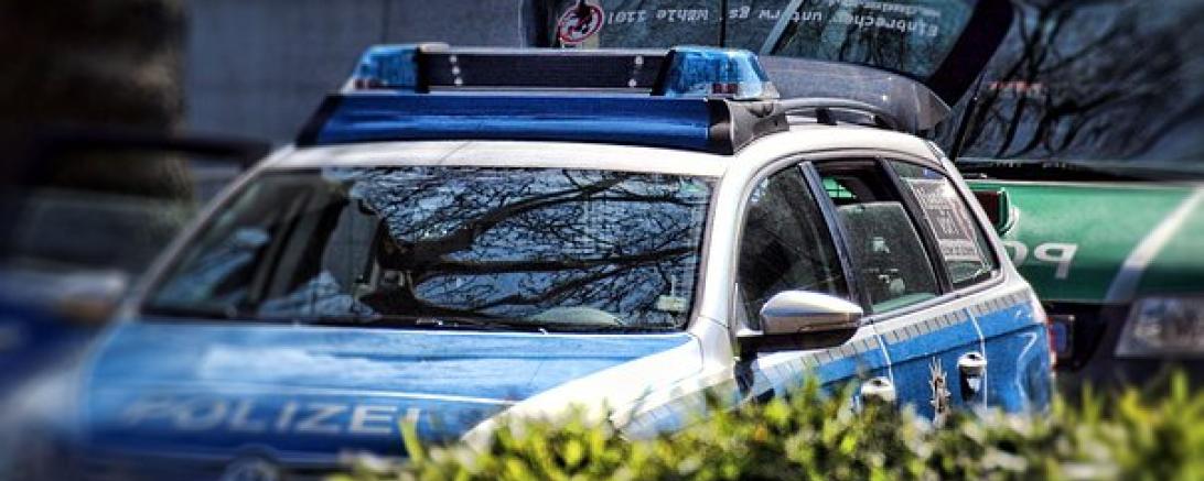 Das Bild zeigt einen Polizeieinstatz