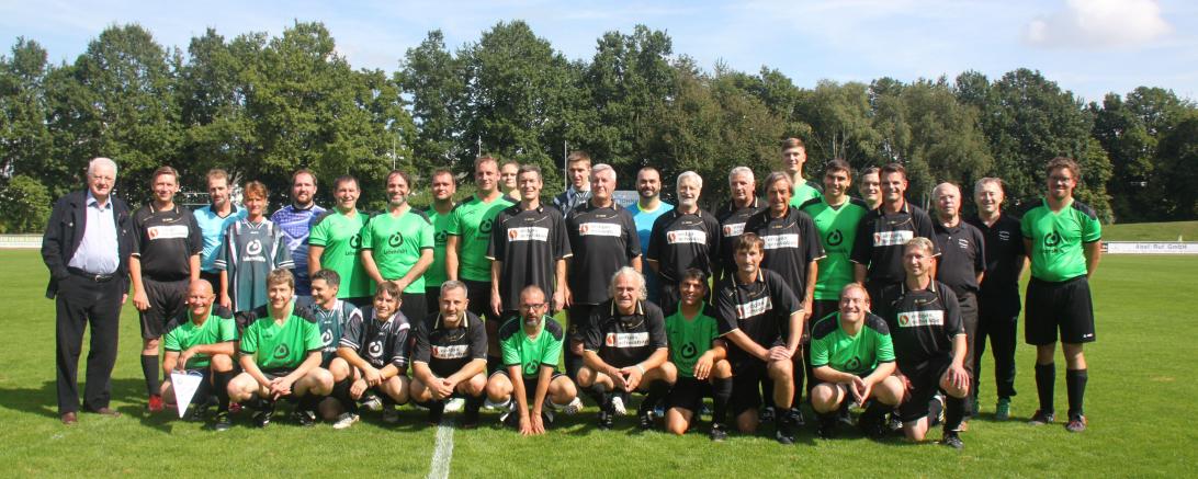 Das Bild zeigt das Benefizspiel zwischen den Mond-Spritzern und einer Inklusionmannschaft der Lebenshilfe Donau-Ries