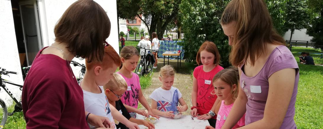 Sowohl in Pfäfflingen als auch in Grosselfingen lud die Evangelische Jugend zu einem Forscher- und Entdecker Tag alle Kinder im Grundschulalter ein.