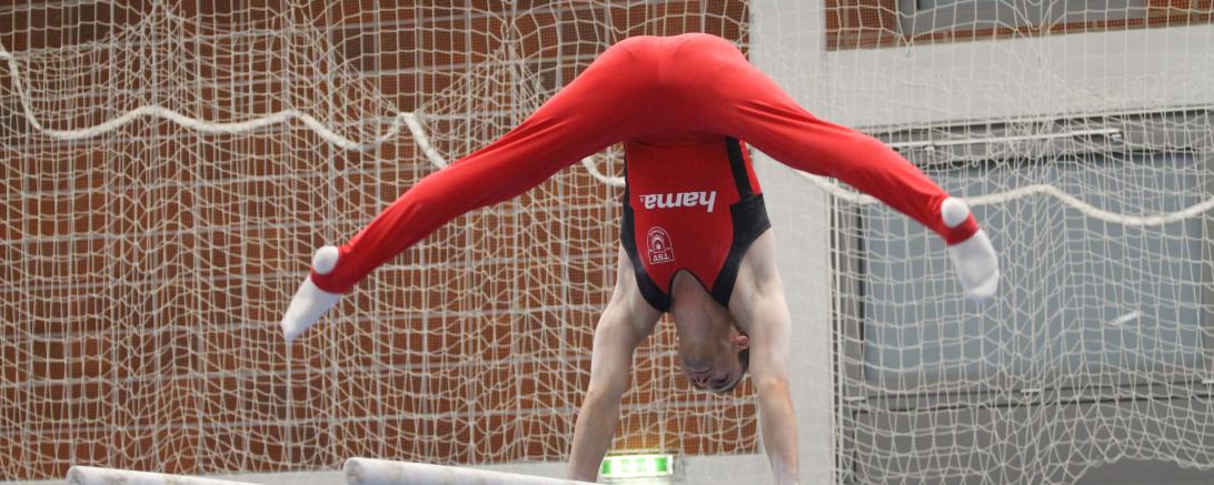 Starke Vorstellung am Barren: TSV-Kapitän Lukas Schlotterer.