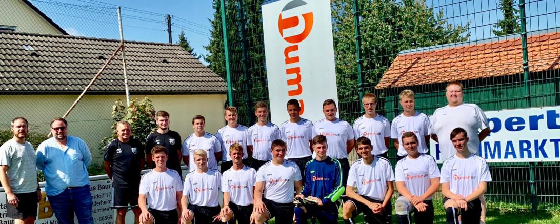 Die Fa. Humanus GmbH aus Nördlingen hat einen Trikotsatz von Jako für die A-Jugend gesponsert.