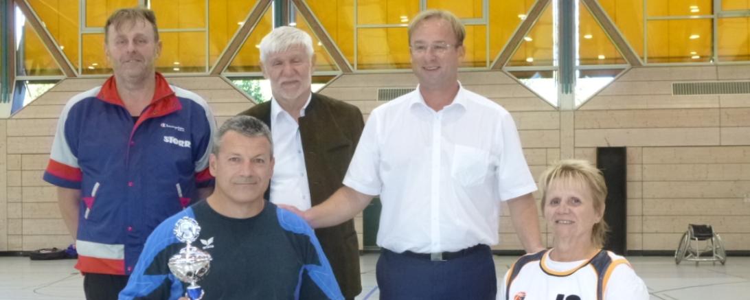 Von h.v.l.n.r.: 2. Vorsitzender des BVSV  Johann Huber, 3. stellvertr. Landrat Dr. Peter Thrul, MdL Wolfgang Fackler (kb)