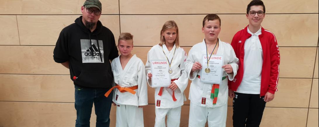 Auf dem Bild von links nach rechts: Francis Seybold, Samuel Seybold, Emma Enßle, Tobias Meier und Lukas Thum