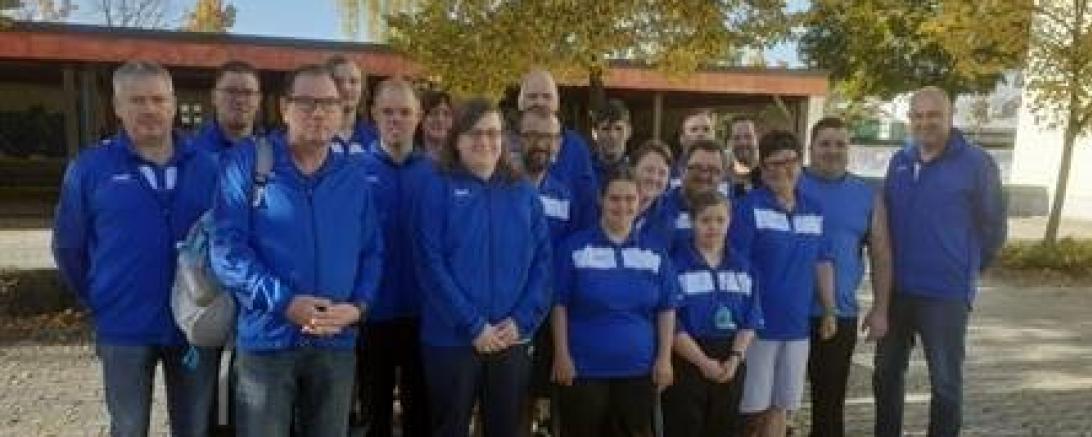 Auf dem Bild hinten von links: Mickel Schwab, Stefan Moldt, Christina Blischke, Stefan Biedermann, Erhard Fickel, Martin Wolf, Betreuer Johannes Lechner. Mittlere Reihe: Betreuer Josef Handschiegel, Andreas Max, Werner Wiedemann, Steffi Krüger, Jürgen Lindner, Michael Lierheimer, Trainer Dieter Jackwerth Vorne von links: Betreuer Lothar Behnke, Alexandra Kreß, Jasmin Ziegler, Margit Bachmann, Monika Büttner.