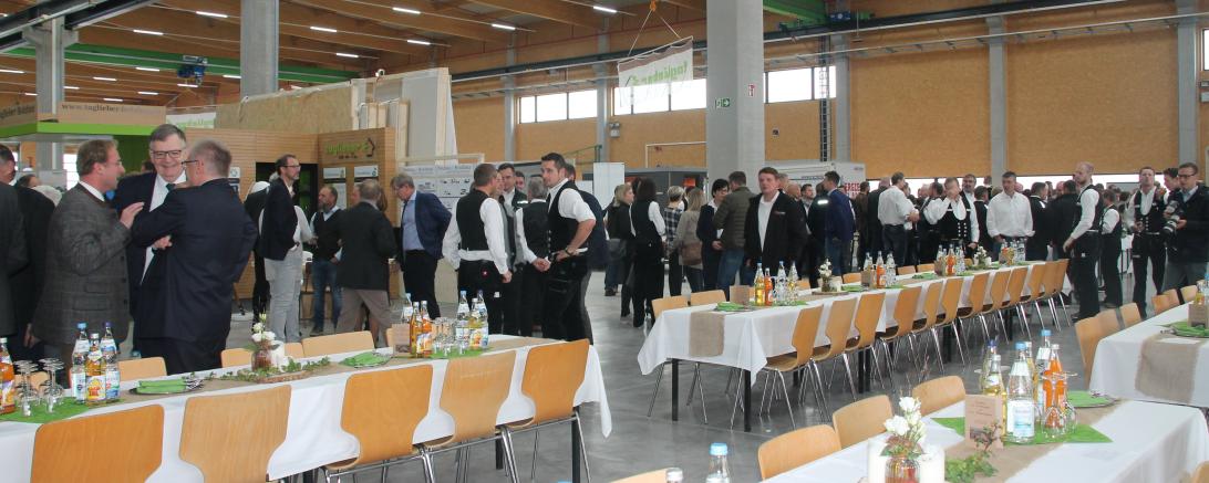 Gäste bei der Einweihung