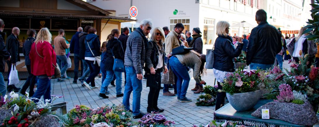 Besucher am Herbstmarkt