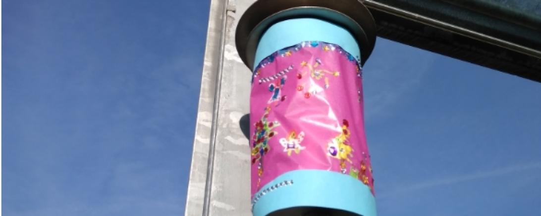 Das Bild zeigt eine von einem Kind gebastelte Laterne