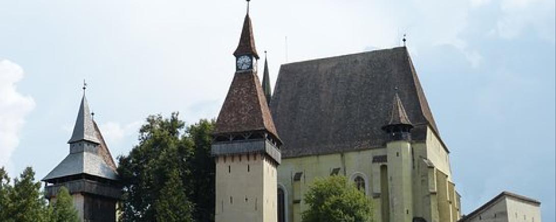 Das Bild zeigt die Kirchenburg in Siebenbürgen