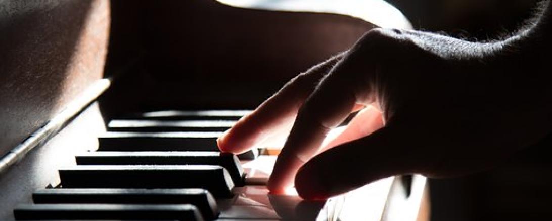 Das Bild zeigt ein Klavierkonzert