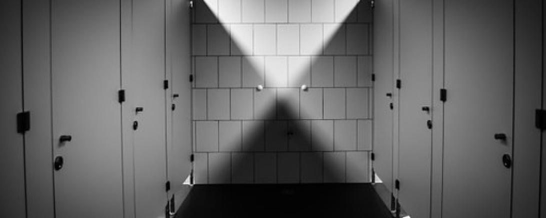 Das Bild zeigt öffentliche Toiletten