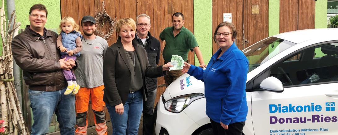 Das Bild zeigt von l. n. r. Anton Förschner, Sofia Förschner, Stefan Leiß, Elke Hubel, Heinrich Müller, Dieter Hubel, Claudia Holzmeier