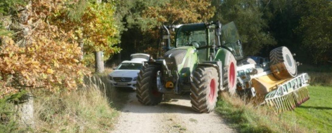 Bei dem Unfall bei Monheim entstand hoher Sachschaden. 