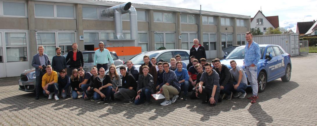 Die Klasse MIM 12b mit stehend v.l. Gerhard Kilian, Roman Hübner, Christian Simon, Joachim Neuner, Gottfried Pollaschek und Bernd Meyer