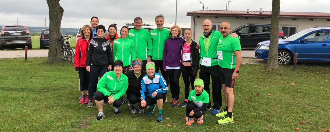 Auf dem Foto vorne von links: Birgit Minder, Sabine Baum, Anneliese Zinke und Elia Giuseppe Pacini; dahinter von links Ursula Ernst, Anton Keplinger, Andrea Grimmeisen, Petra Rebl, Danilea Gaag, Horst Leberzammer, Karl Oßwald, Monika Rasche, Marie Wagner, Michael Dambacher und Francesco Pacini