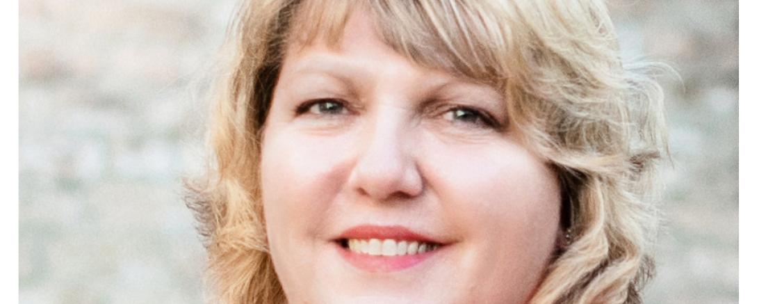 Das Bild zeigt Ulrike Stowasser.