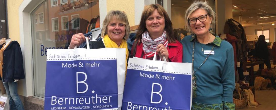 Fast ihr komplettes Outfit hat Angelika bei Bernreuther Mode und mehr gekauft. 