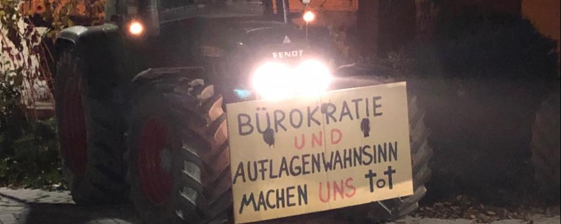 In Möttingen demonstrierte der örtliche Bauernverband mit etwa 30 Traktoren. 