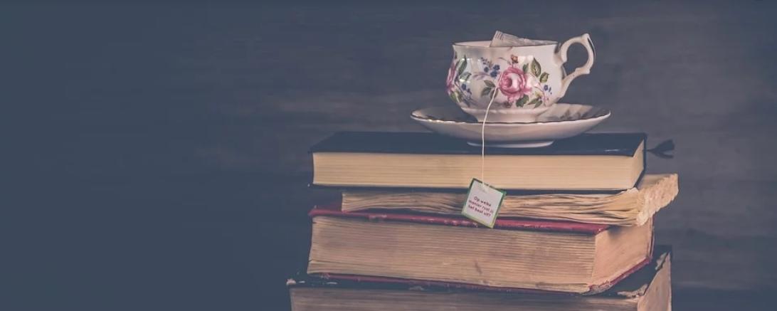 Das Bild zeigt Bücher.