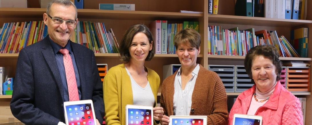 Spendenübergabe i-Pads