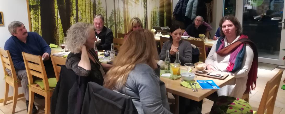 Das Bild zeigt den dritten Plastikfrei Stammtisch in der Frechen Erbse in Donauwörth