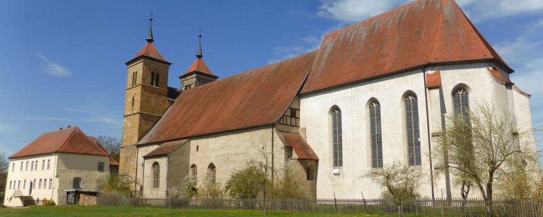 Das Bild zeigt die Klosterkirche in Auhausen.