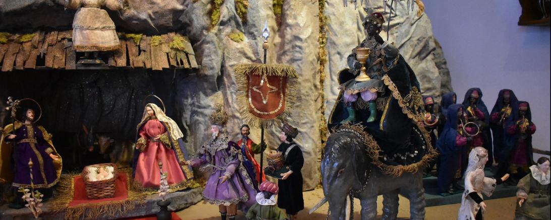 Das Bild zeigt die historische Barockkrippe im Heimatmuseum.