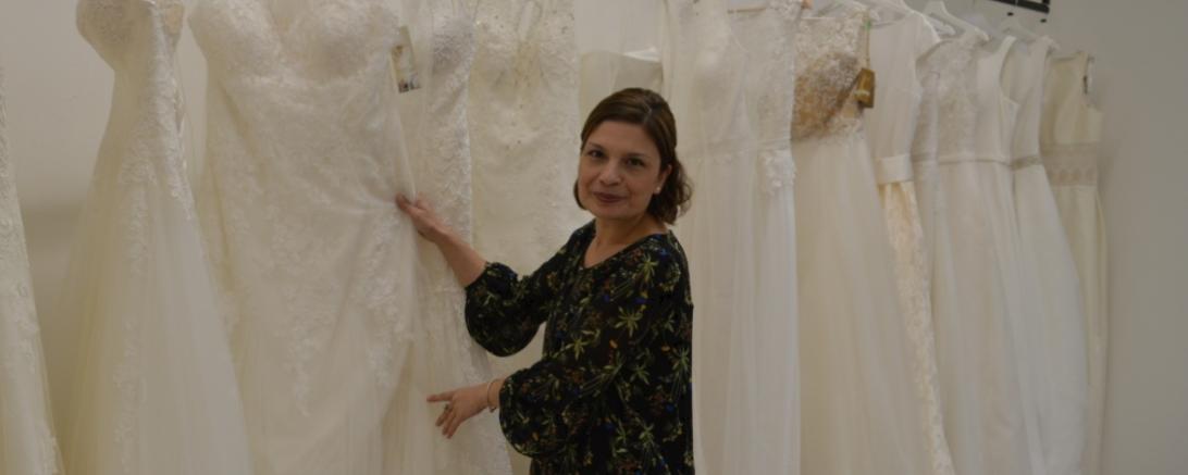 Das Bild zeigt Maria Cico in ihrem neuen Brautladen Soho Bride