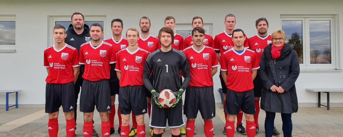 Das Bild zeigt den SV Schwörsheim-Munningen mit seinen neuen Trikots.