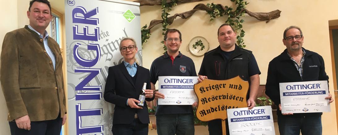 Sie können ihre Projekte mit dem Geld der Oettinger Mitarbeiterförderung finanziell unterstützen: (v.r.n.l.) Werner Schmeißer, Hans-Georg Murr und Martin Dunzinger, zusammen mit Gesellschafterin Pia Kollmar und Geschäftsführer Bernhard Wenninger.