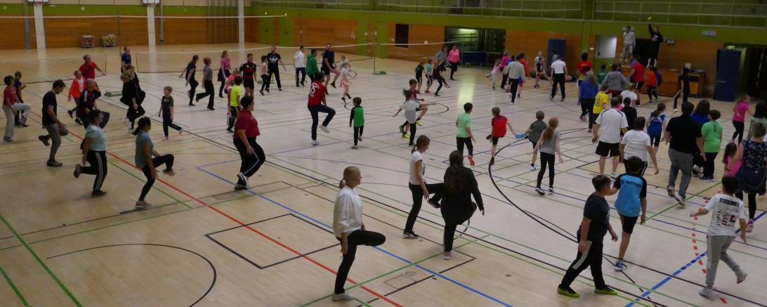 Eltern und Schüler am Sportelternabend