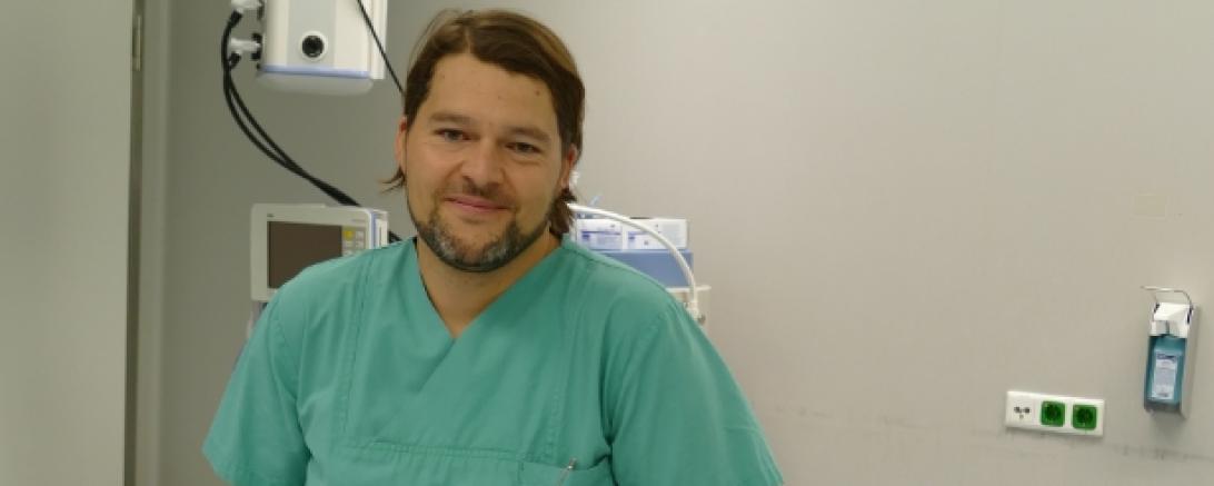 Das Bild zeigt den OP-Pfleger Stefan Naumann